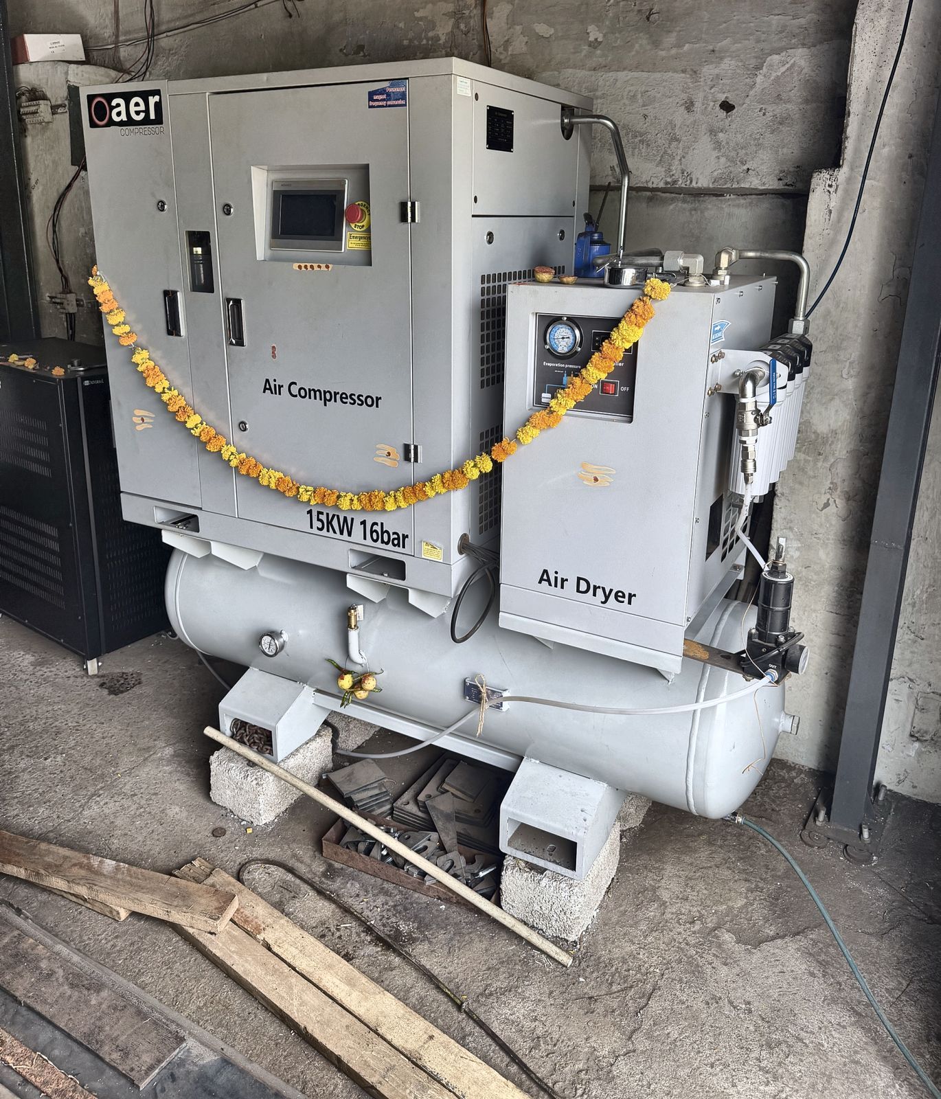 15 kW screw air compressor with air dryer