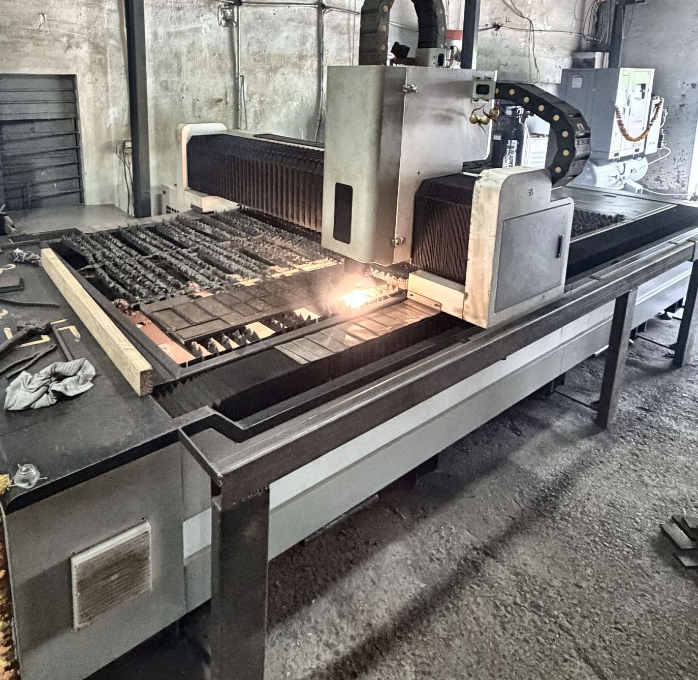 CNC fibre laser cutting a steel sheet in the Rui Edit workshop